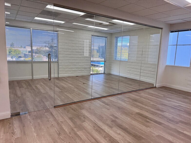 More Photos Of 480 S California Ave, Palo Alto Loft Creative Space For Lease