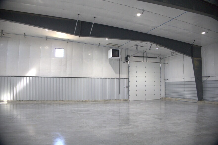 More Photos Of 162 Business Centre Cir, Driggs Warehouse For Lease