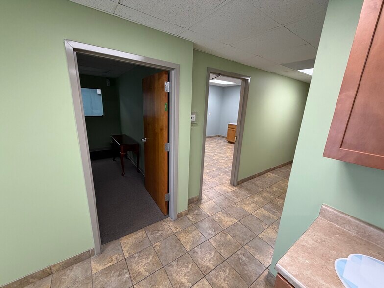 More Photos Of 111 Capital Ct, Nicholasville Warehouse For Lease