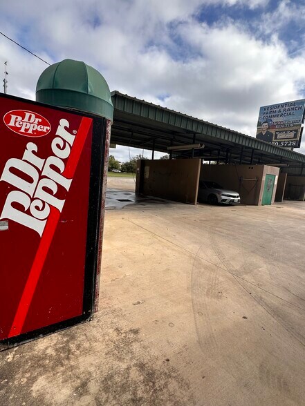 More Photos Of 1222 N Bryant St, Pleasanton Carwash For Sale