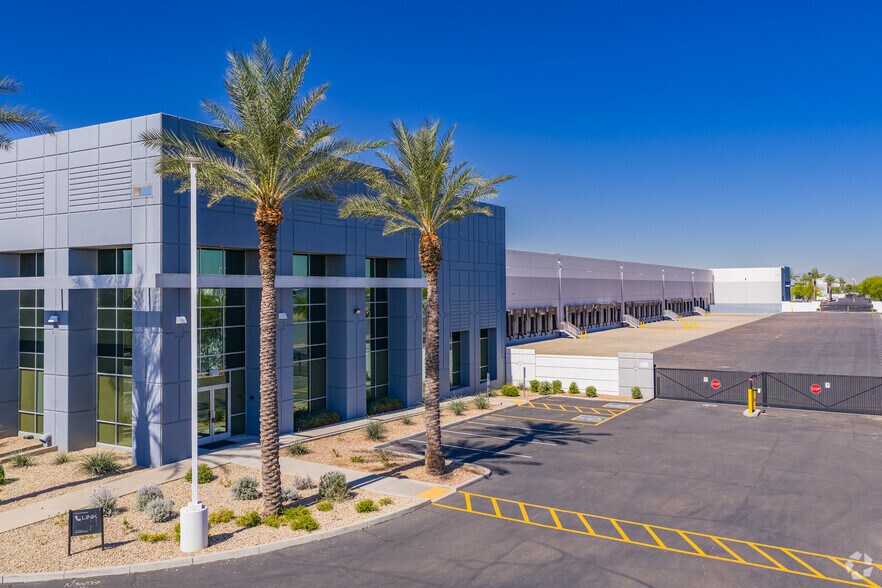More Photos Of 6825 W Buckeye Rd, Phoenix Distribution For Lease