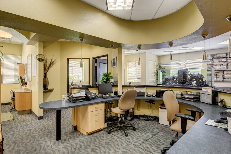 More Photos Of 8867 W Flamingo Rd, Las Vegas Office For Sale