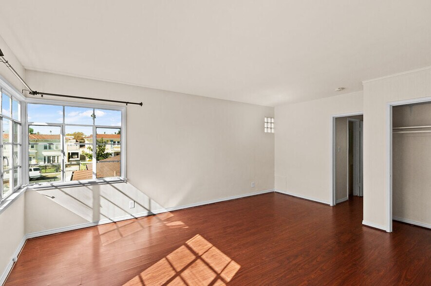 More Photos Of 122-126 1/2 S Berendo St, Los Angeles Apartments For Sale