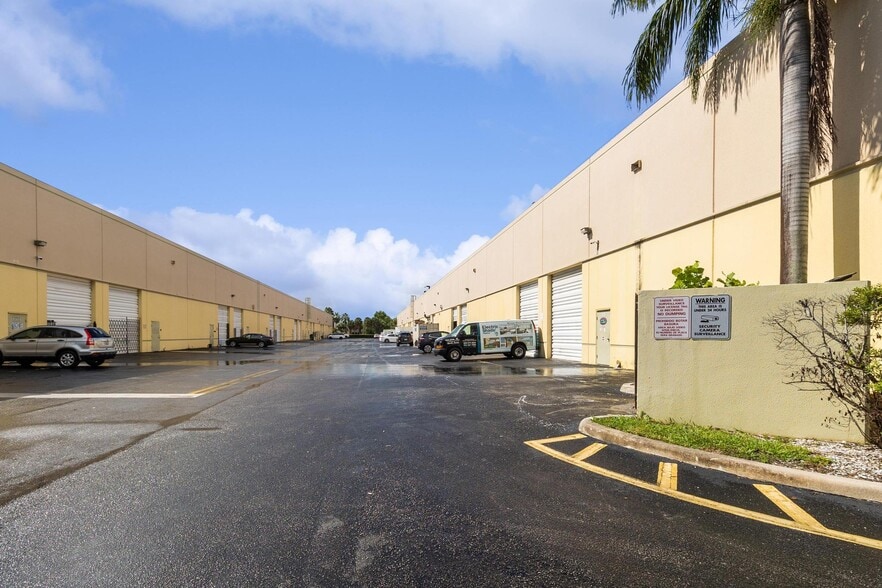 More Photos Of 3764-3790 SW 30th Ave, Fort Lauderdale Warehouse For Sale