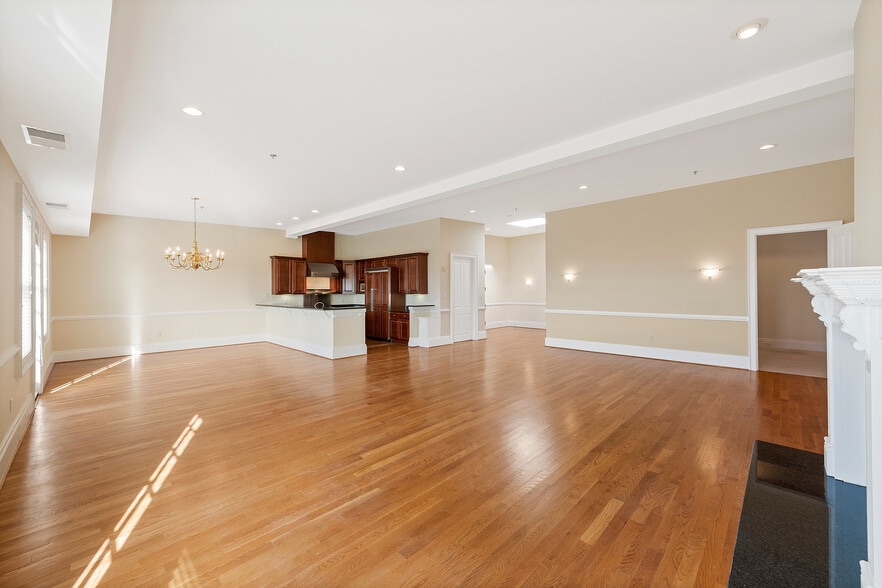 More Photos Of 2411 E Franklin St, Richmond Apartments For Lease