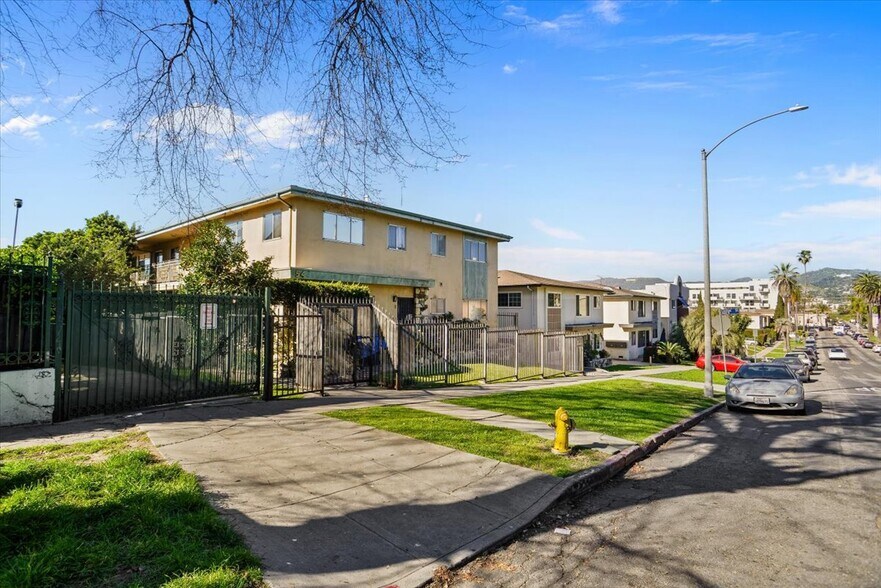 More Photos Of 543 N Ardmore Ave, Los Angeles Multifamily For Sale