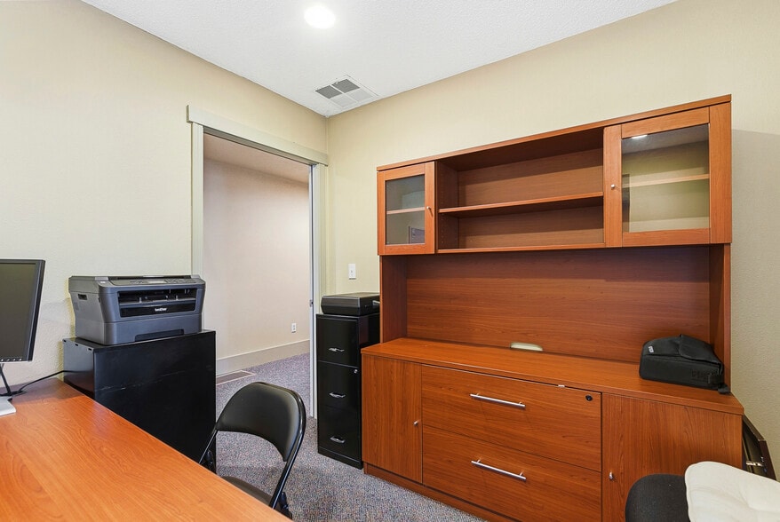 More Photos Of 9055 SW Beaverton Hillsdale Hwy, Portland Office For Lease