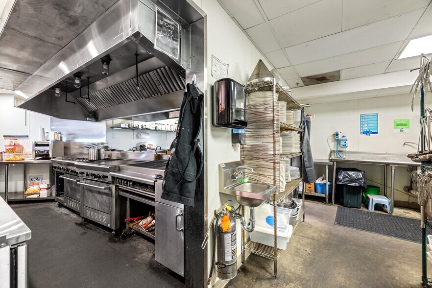 More Photos Of 190 E Charles St, Mount Angel Storefront Retail Office For Sale