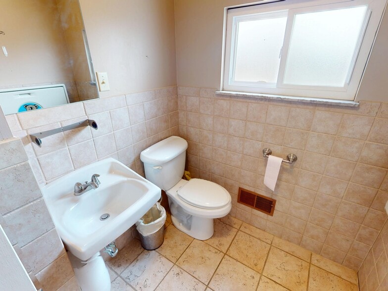 More Photos Of 689 County Road 3, Chesapeake Specialty For Sale