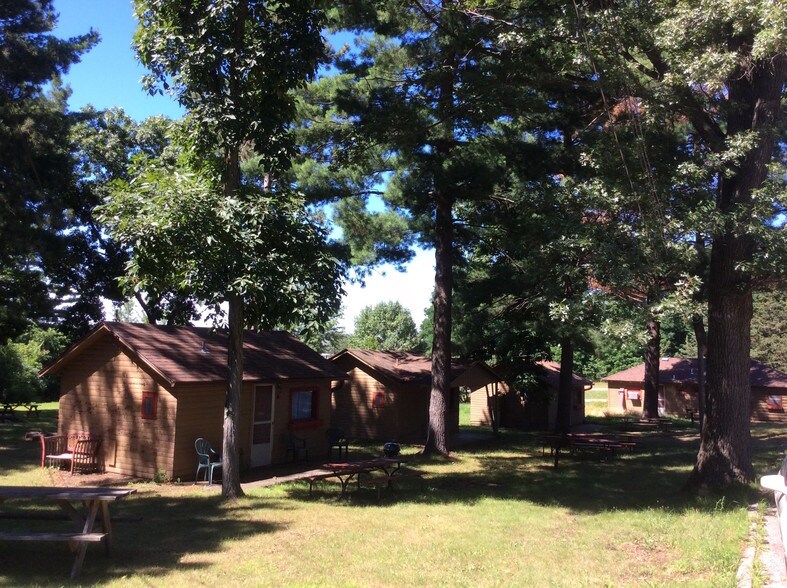 More Photos Of 830 W Pine St, Baraboo Hotel For Sale