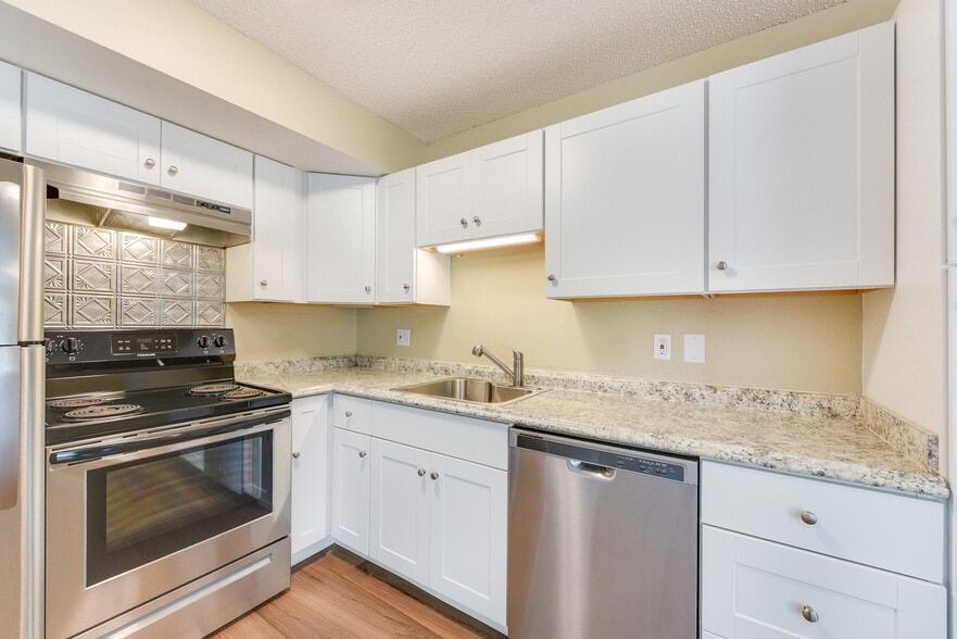 More Photos Of 4633 SW Huber St, Portland Apartments For Sale