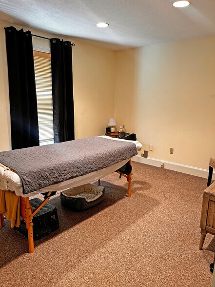 More Photos Of 2 Medical Center Dr, Biddeford Medical For Sale