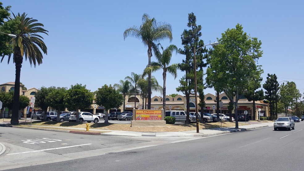 More Photos Of 8111 Rosecrans Ave, Paramount Freestanding For Lease