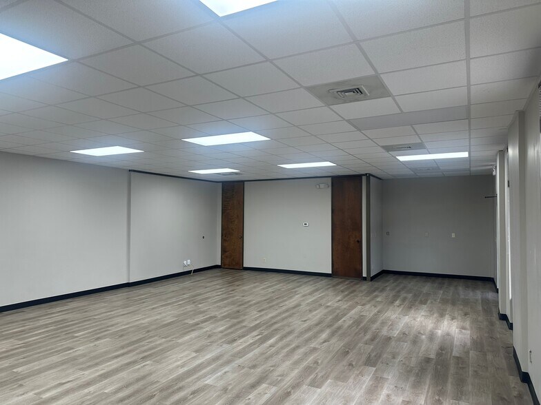 More Photos Of 6326 Rucker Rd, Indianapolis Medical For Lease