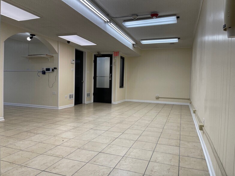 More Photos Of 3425 Dempster St, Skokie Office For Sale