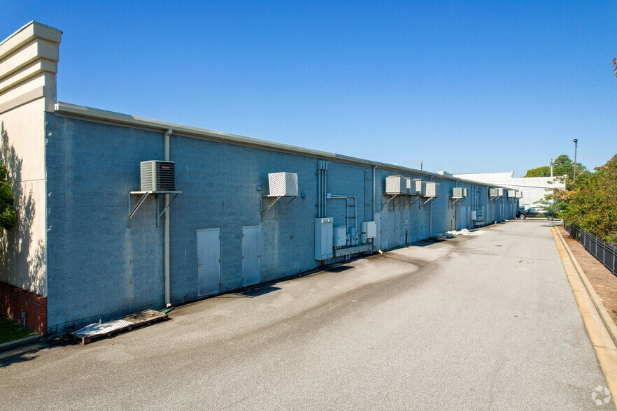 More Photos Of 4015 Veterans Ct, Columbus General Retail For Lease