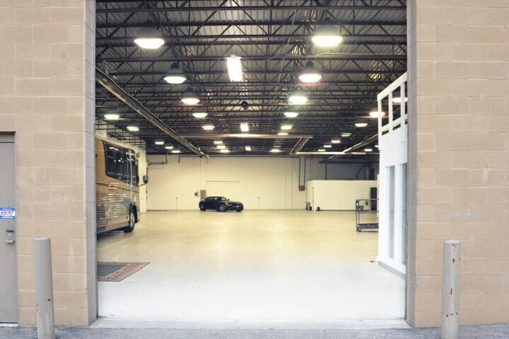 More Photos Of 1301-1371 Saw Mill Run Blvd, Pittsburgh Warehouse For Lease