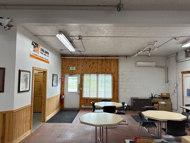 More Photos Of 3219 19th Ave E, Hibbing Manufacturing For Sale