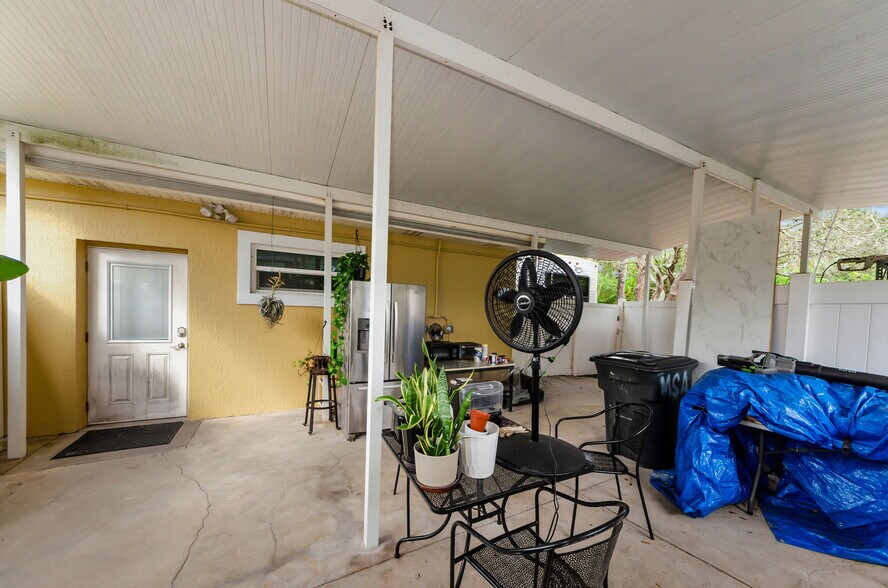 More Photos Of 11748 La Madera Blvd, Port Richey Office For Sale
