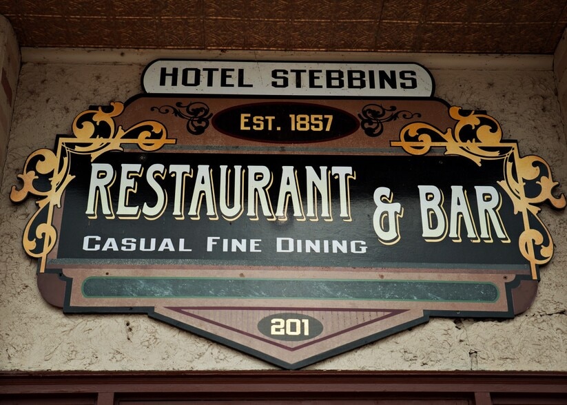 More Photos Of 201 Steele St, Algoma Hotel For Sale