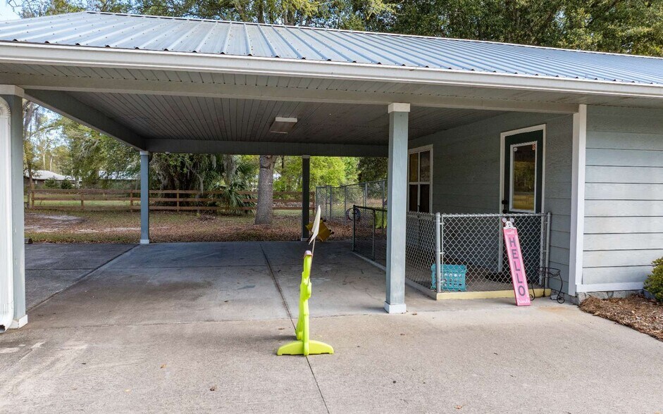 More Photos Of 311 NE Crawford St, Mayo Office For Sale