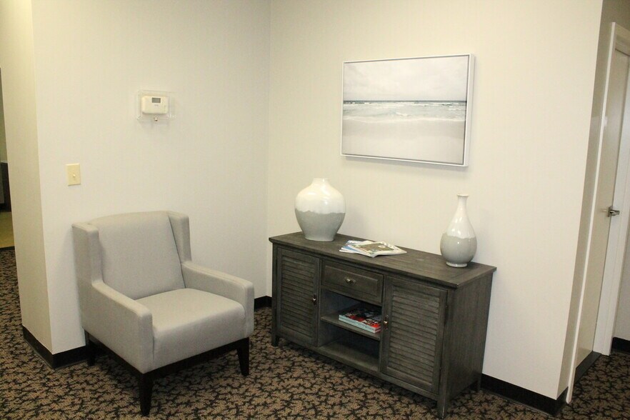 More Photos Of 400 Main St, Hilton Head Office For Lease