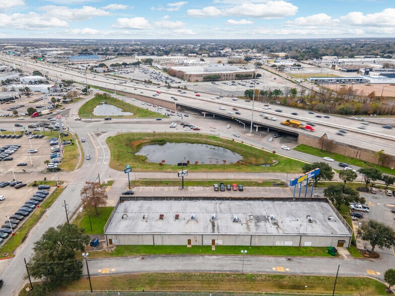 More Photos Of 11657 Gulf Fwy, Houston Unknown For Lease