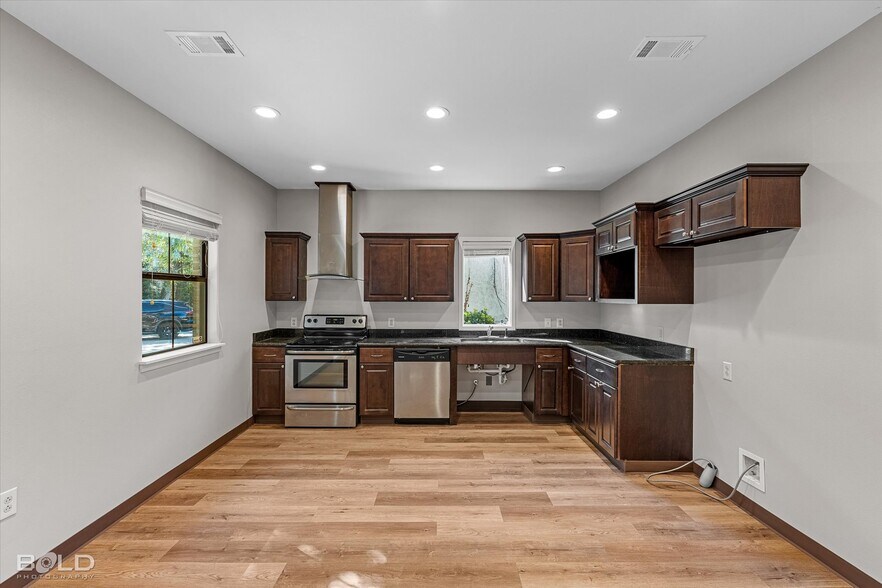 More Photos Of 3605 Youree Dr, Shreveport Office For Sale