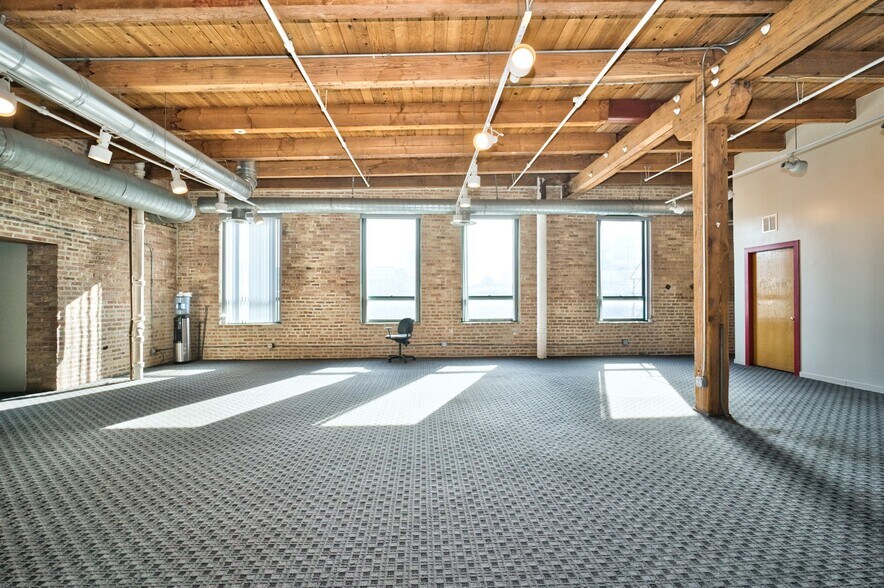 More Photos Of 833-845 W Chicago Ave, Chicago Office For Sale