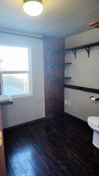 More Photos Of 2107 E Mead Ave, Yakima Manufacturing For Sale