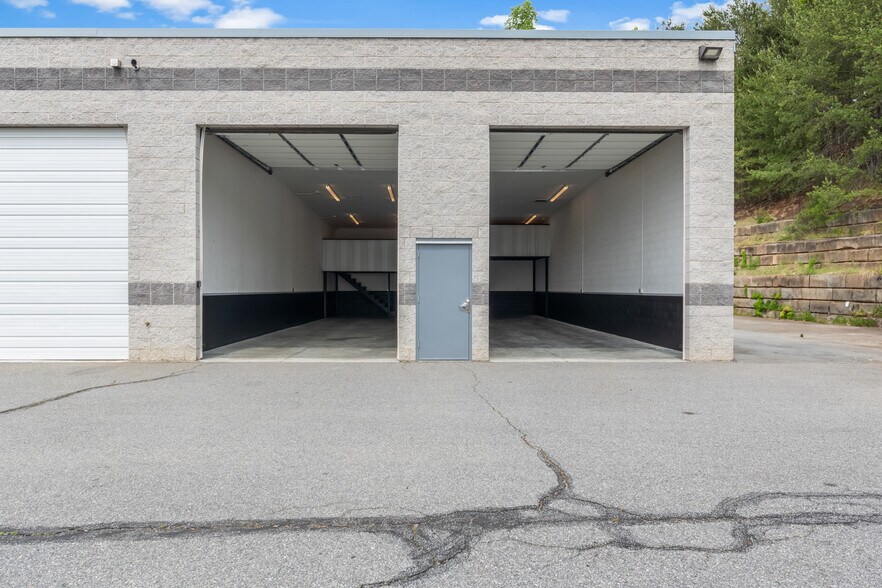More Photos Of 295 Cayuga Dr, Mooresville Industrial For Sale