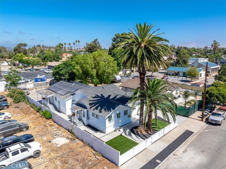 More Photos Of 111 S Lindsay St, Lake Elsinore Apartments For Sale