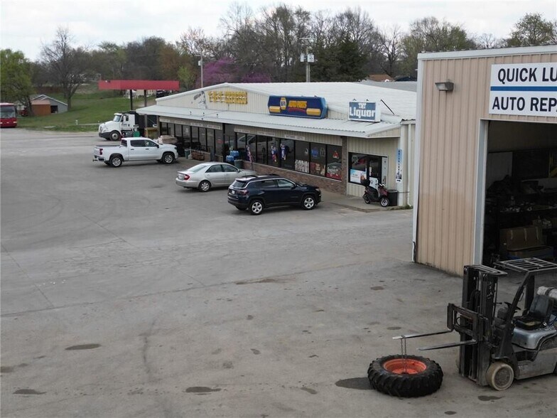 More Photos Of 1190 S Highway 59, Decatur General Retail For Sale