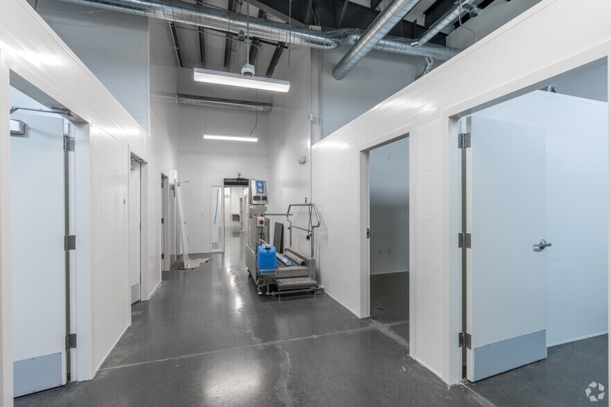 More Photos Of 7897 Randolph Rd NE, Moses Lake Manufacturing For Sale