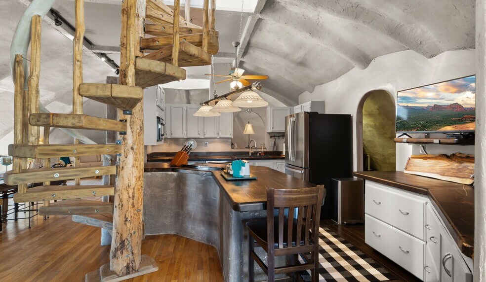 More Photos Of 1935 E Joy Ranch Rd, Phoenix Specialty For Sale