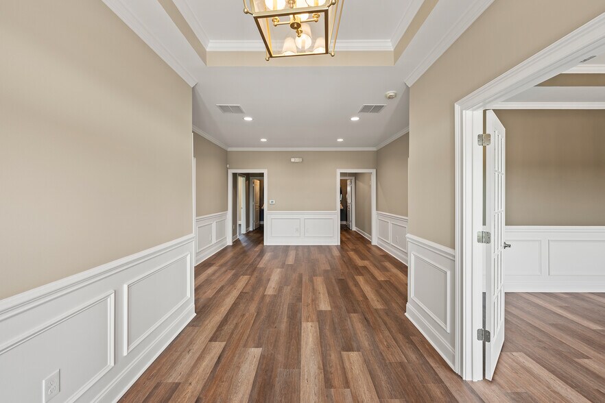 More Photos Of 1060 Garland Dr, Bogart Unknown For Lease