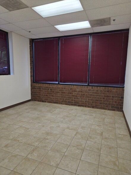 More Photos Of 470 Satellite Blvd NE, Suwanee Warehouse For Lease
