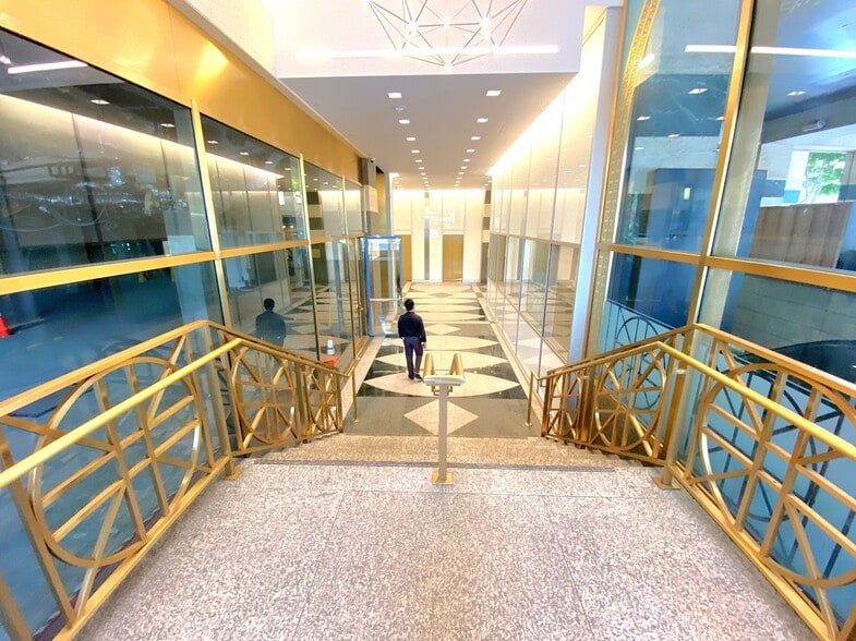 More Photos Of 660 S Figueroa St, Los Angeles Office For Sale
