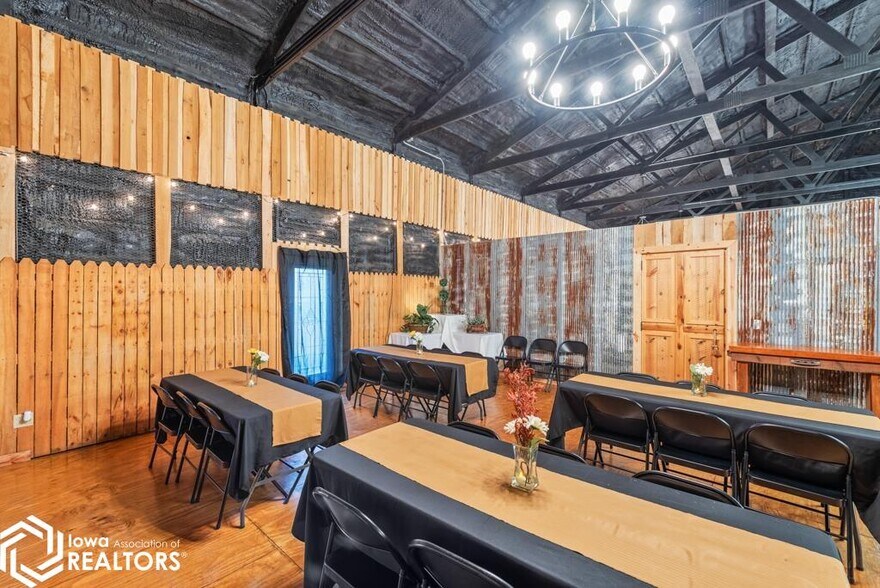More Photos Of 110 E Union St, Unionville Restaurant For Sale