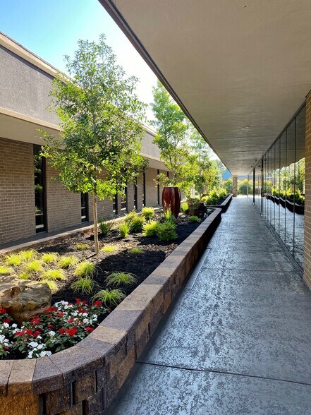 Primary Photo Of 2912 W Davis St, Conroe Loft Creative Space For Lease