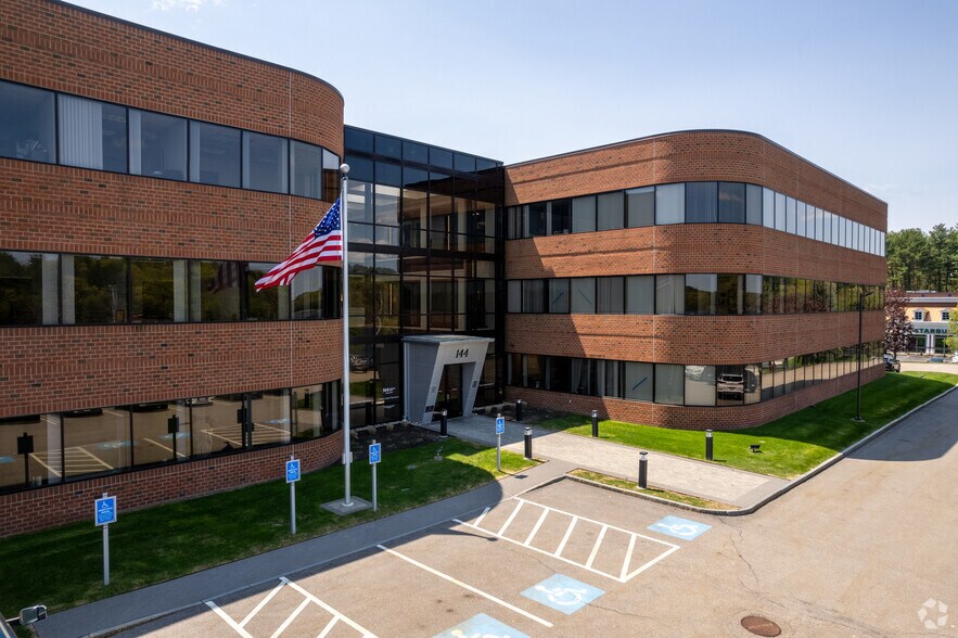 More Photos Of 144 Turnpike Rd, Southborough Office For Lease