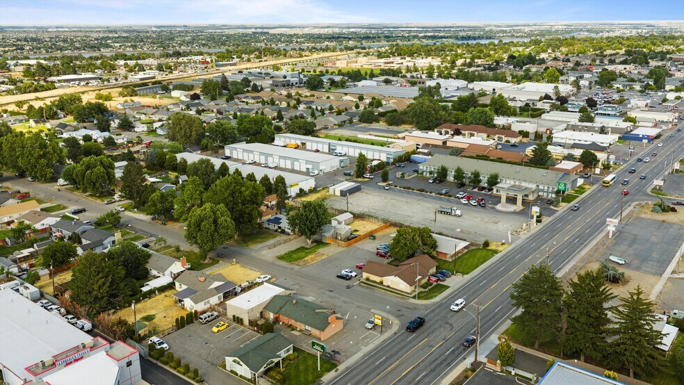 More Photos Of 5804 W Clearwater Ave, Kennewick Freestanding For Sale