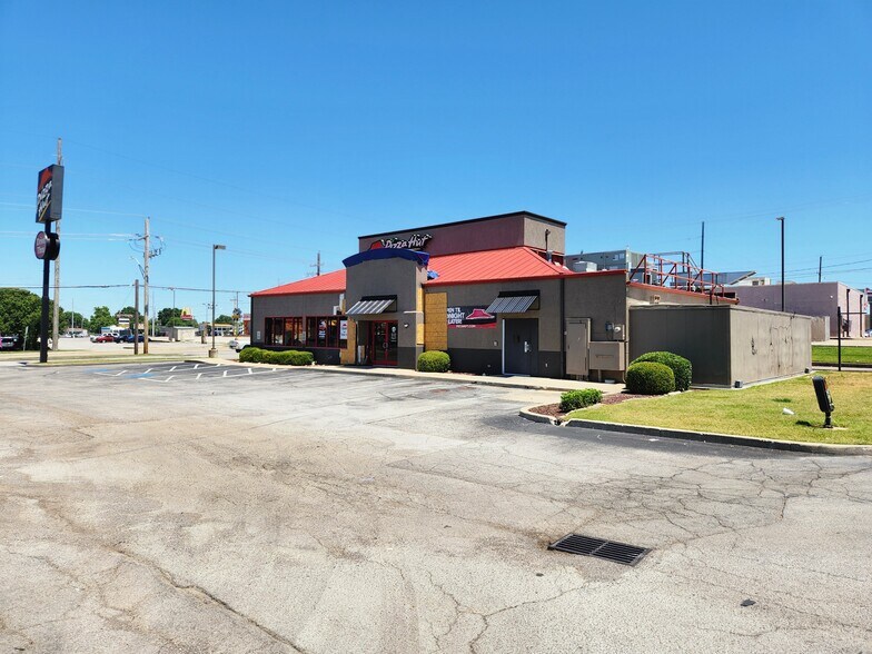 More Photos Of 11122 E 21st St, Tulsa Restaurant For Sale