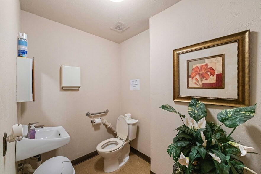 More Photos Of 340 Central Ave, Coos Bay Medical For Sale