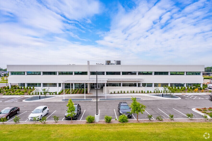 More Photos Of 8909 N Port Washington Rd, Milwaukee Office For Lease