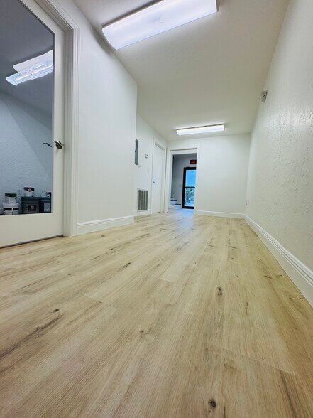 More Photos Of 5235 Ramsey Way, Fort Myers Office For Sale