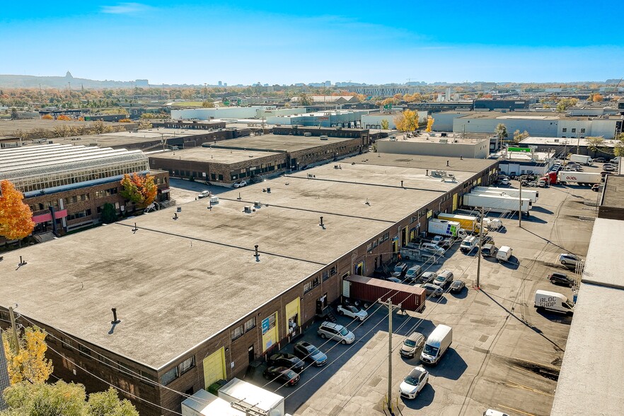 More Photos Of 1493-1517 Rue Antonio-Barbeau, Montréal Distribution For Lease