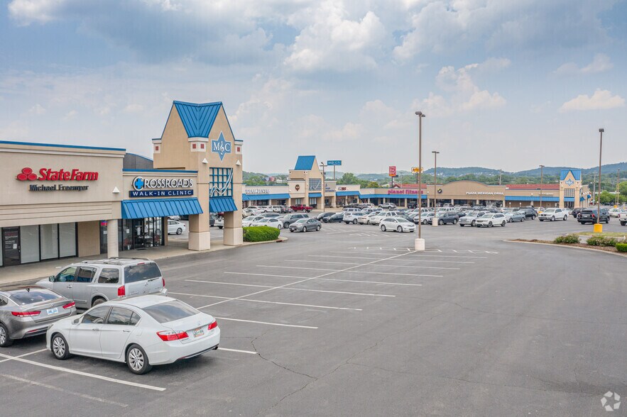 More Photos Of 900 Conference Dr, Goodlettsville General Retail For Lease