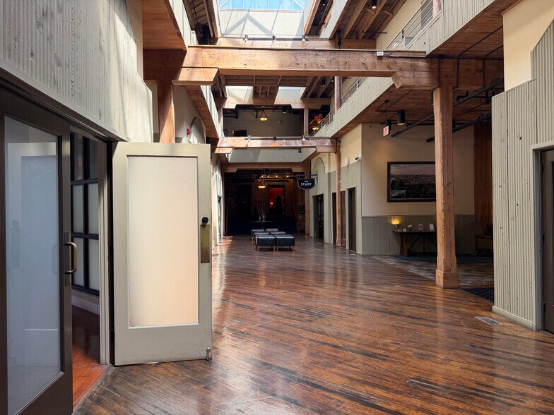 More Photos Of 100-110 W 2nd Ave, Rome Hotel For Lease