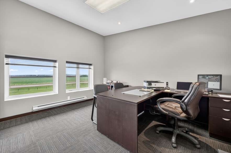 More Photos Of 624 Dehavilland Way, Calgary Airplane Hangar For Sale